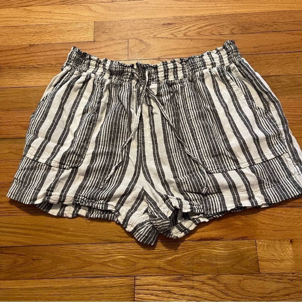 Time and Tru | Blue Stripped Linen Shorts | XL